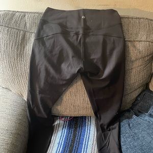 Black Lululemon size 8 In movement 7/8 length EUC